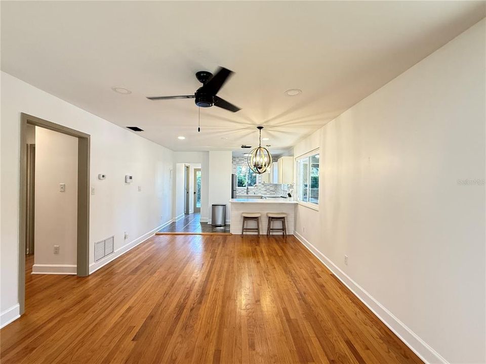 На продажу: $647,400 (2 спален, 2 ванн, 950 Квадратных фут)