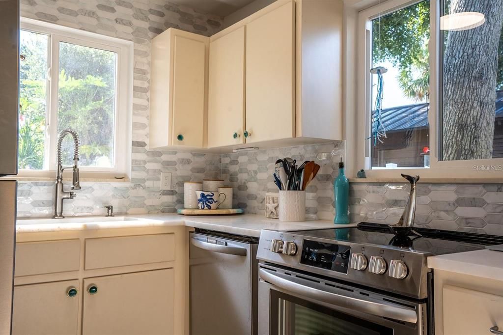 На продажу: $647,400 (2 спален, 2 ванн, 950 Квадратных фут)