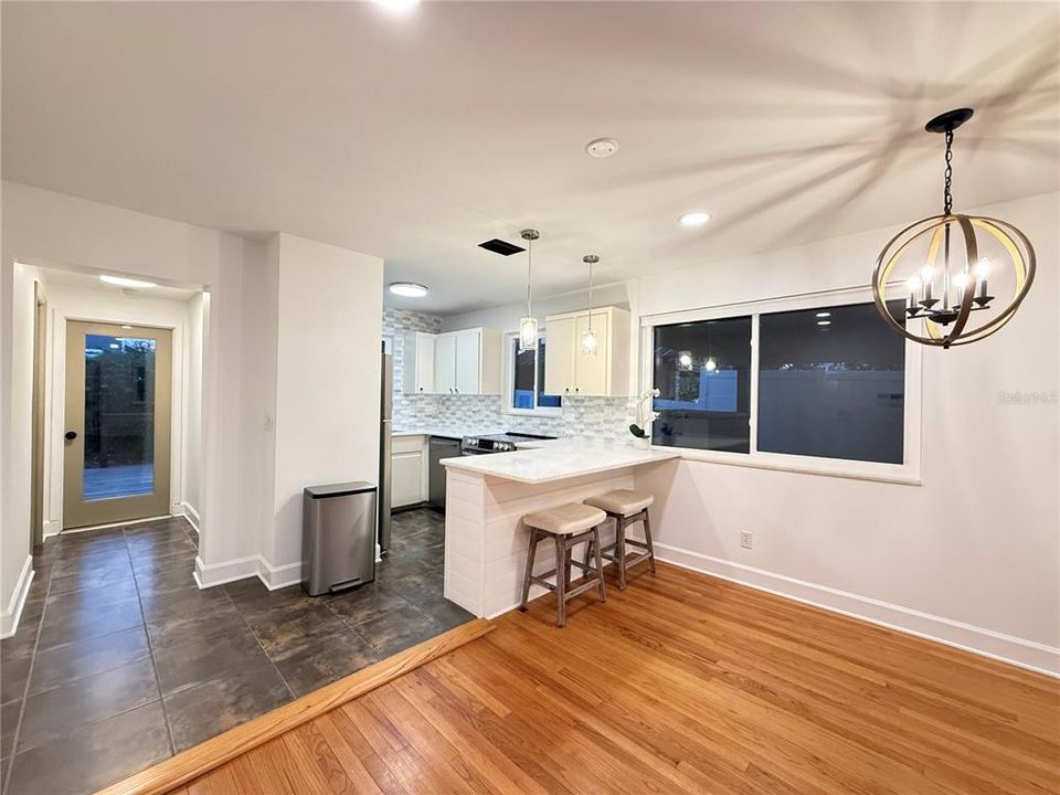 На продажу: $647,400 (2 спален, 2 ванн, 950 Квадратных фут)