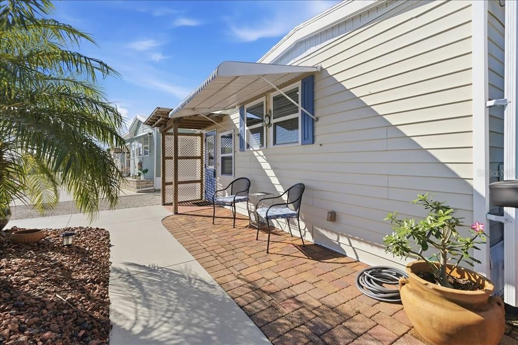 待售: $159,900 (1 贝兹, 1 浴室, 428 平方英尺)