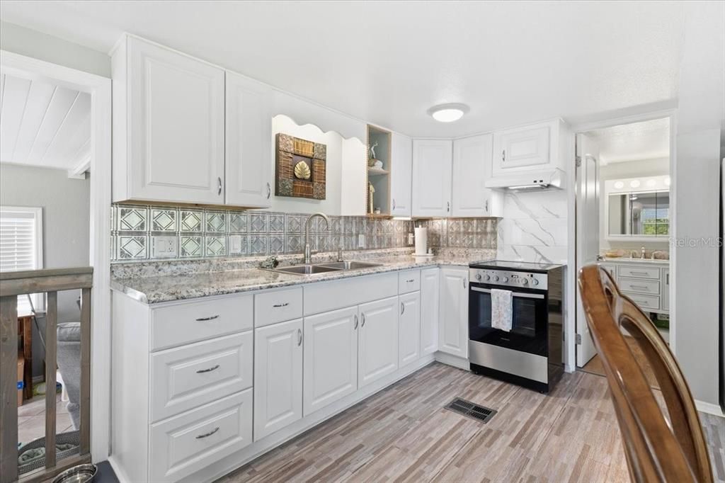 待售: $159,900 (1 贝兹, 1 浴室, 428 平方英尺)