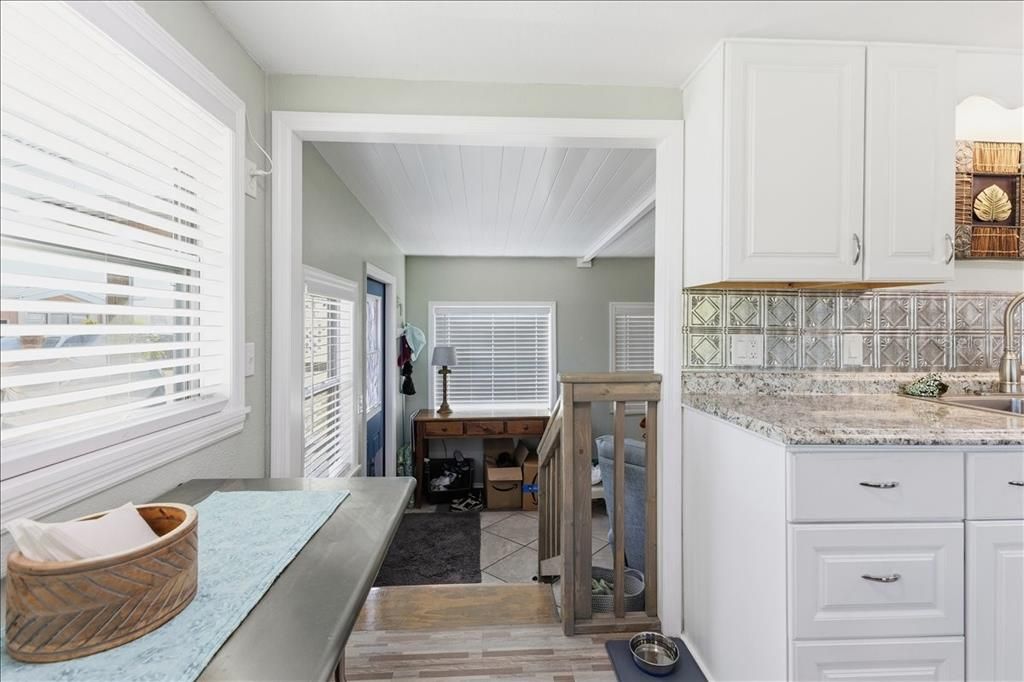 待售: $159,900 (1 贝兹, 1 浴室, 428 平方英尺)