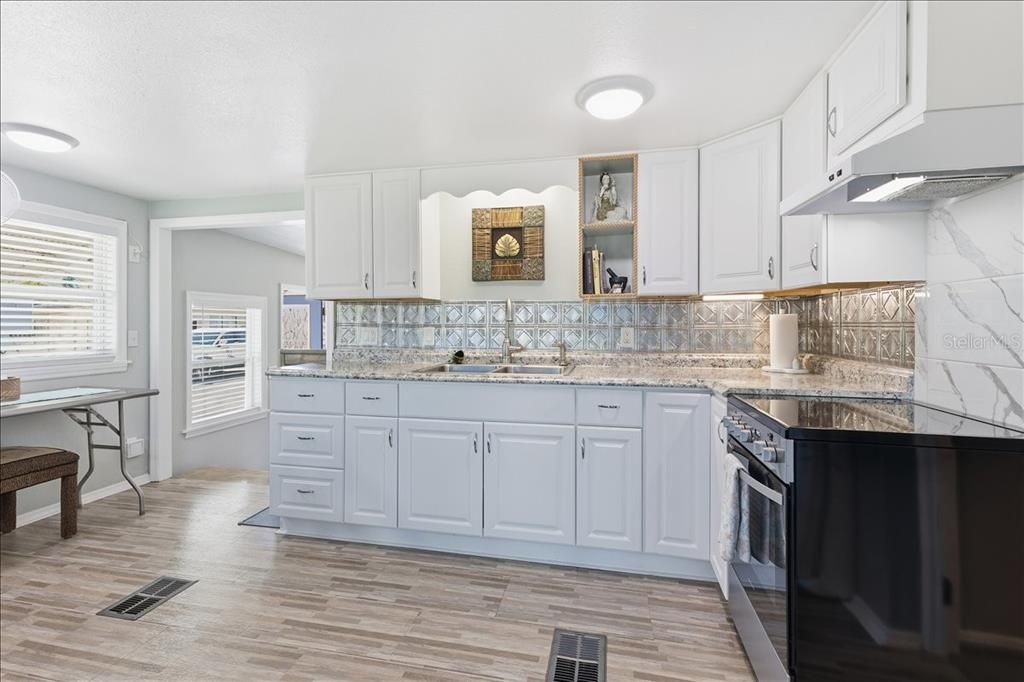 待售: $159,900 (1 贝兹, 1 浴室, 428 平方英尺)