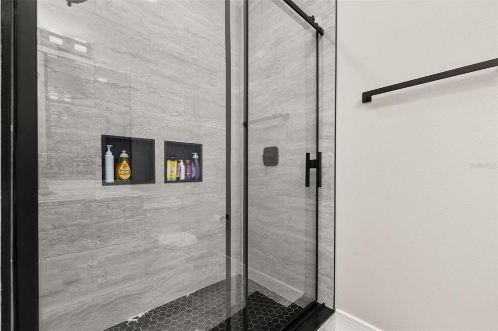 For Sale: $459,000 (3 beds, 2 baths, 1919 Square Feet)