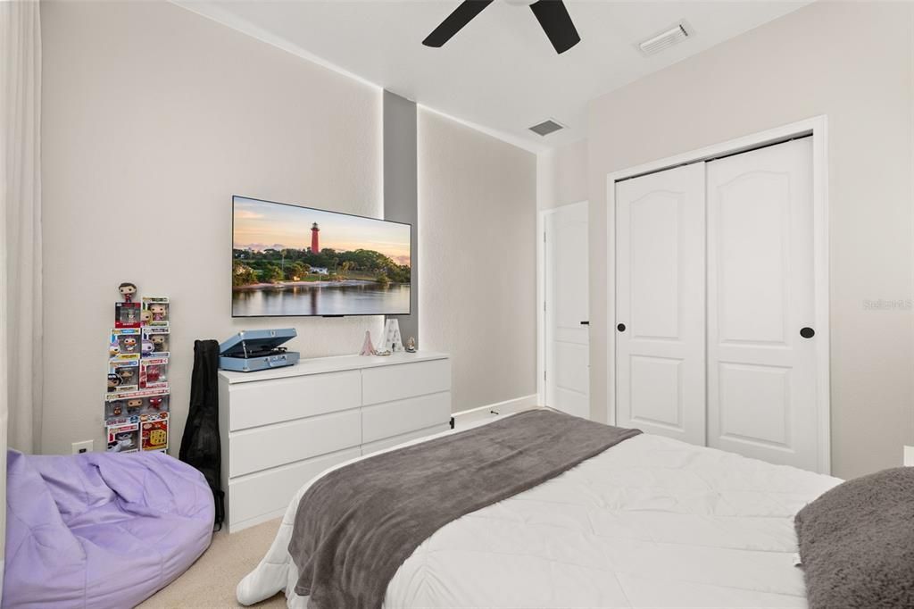 For Sale: $459,000 (3 beds, 2 baths, 1919 Square Feet)