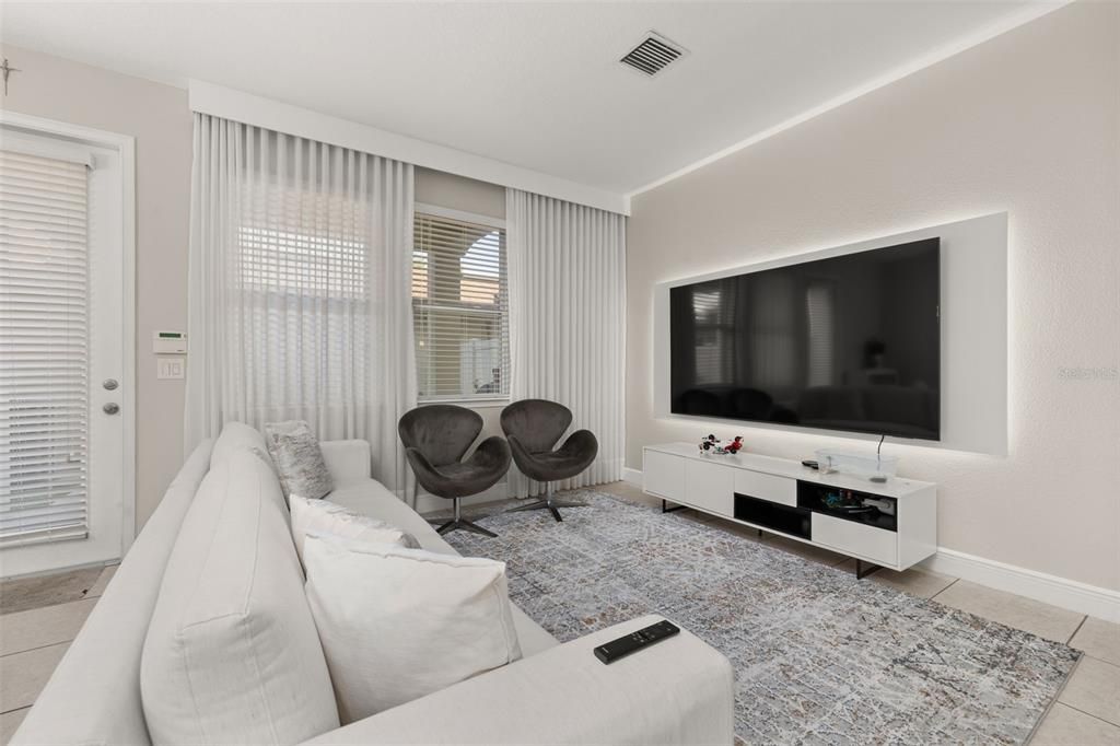 For Sale: $459,000 (3 beds, 2 baths, 1919 Square Feet)