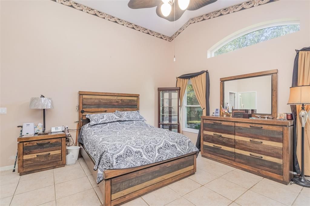 For Sale: $459,999 (3 beds, 2 baths, 1939 Square Feet)