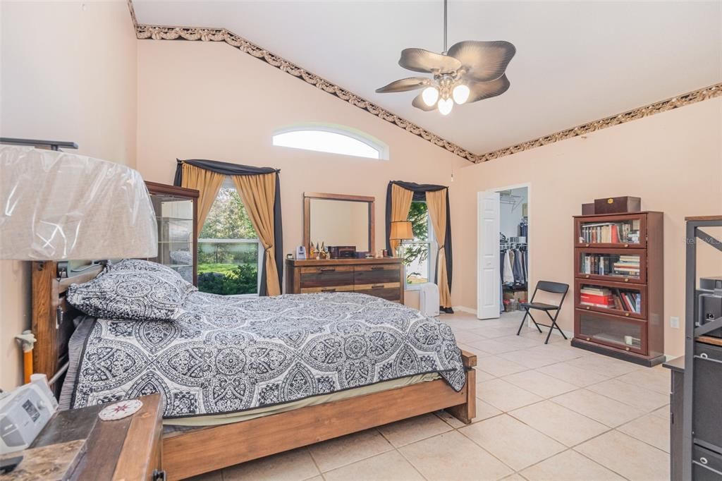 For Sale: $459,999 (3 beds, 2 baths, 1939 Square Feet)