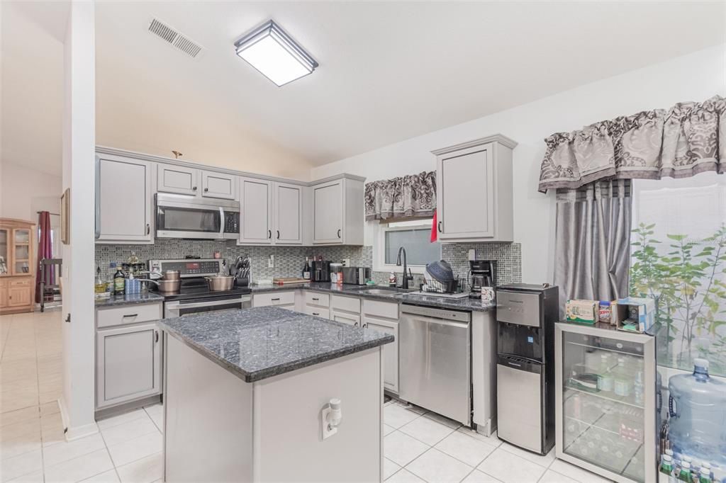 For Sale: $459,999 (3 beds, 2 baths, 1939 Square Feet)