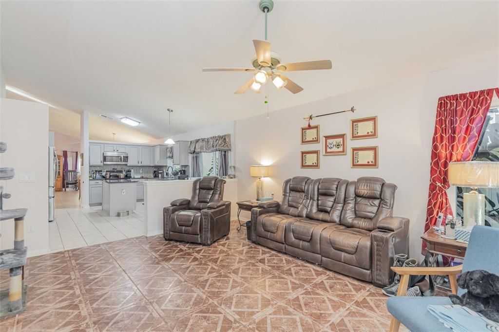 For Sale: $459,999 (3 beds, 2 baths, 1939 Square Feet)