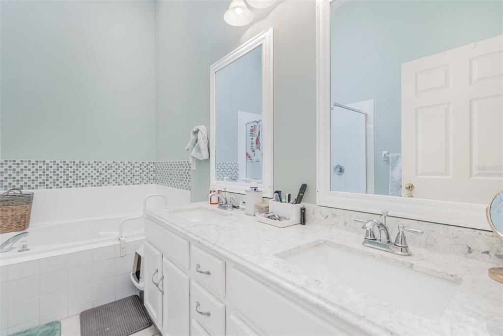 For Sale: $459,999 (3 beds, 2 baths, 1939 Square Feet)