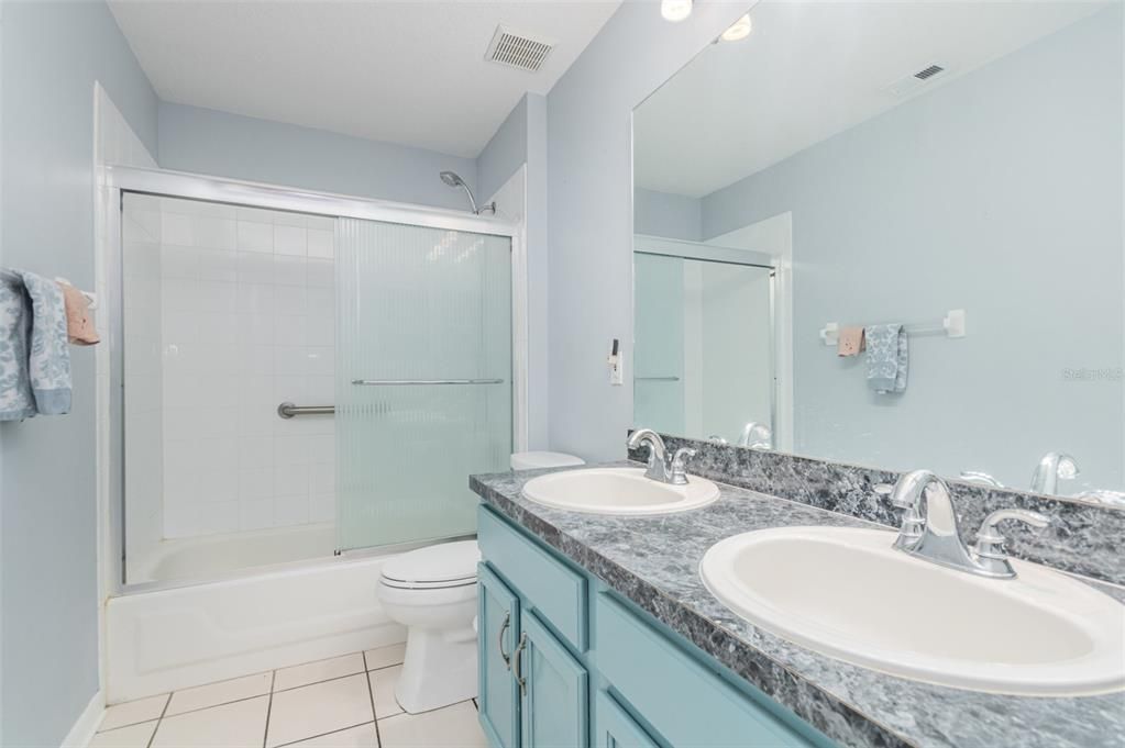 For Sale: $459,999 (3 beds, 2 baths, 1939 Square Feet)