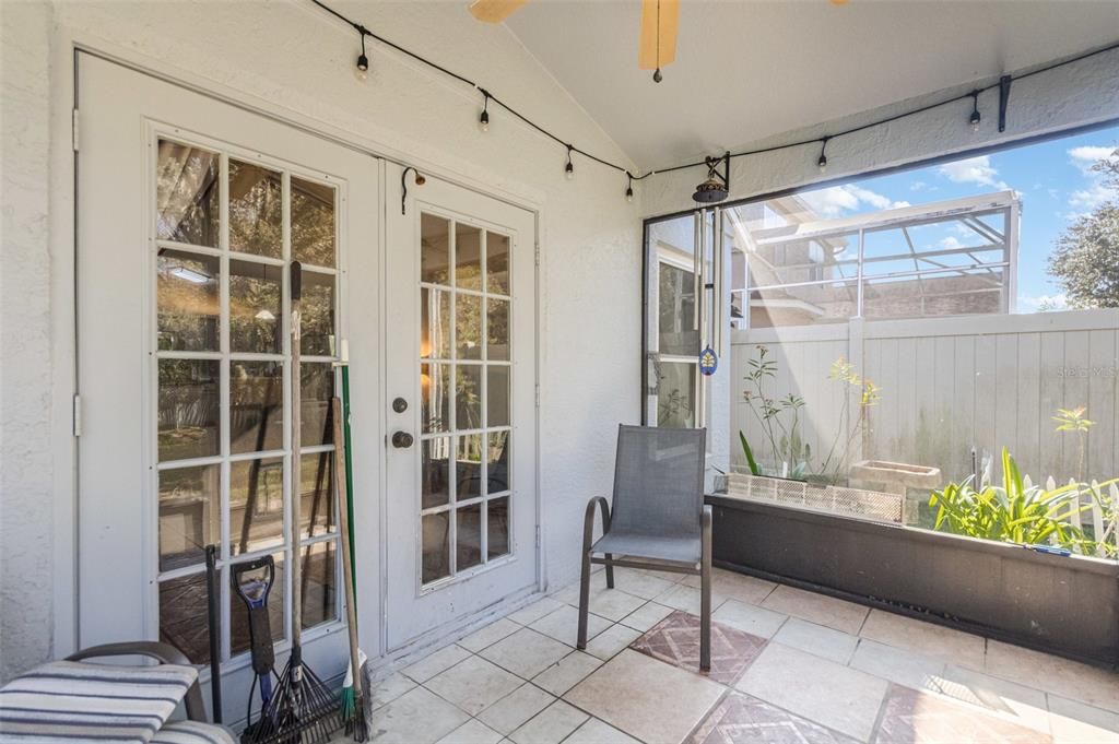 For Sale: $459,999 (3 beds, 2 baths, 1939 Square Feet)