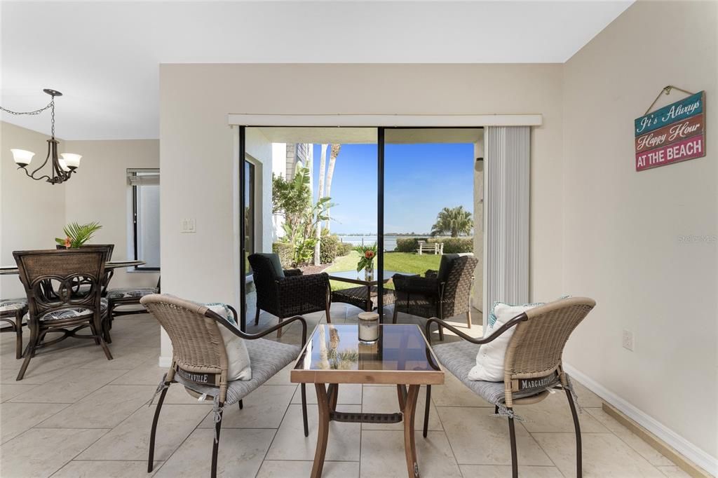 待售: $549,000 (2 贝兹, 2 浴室, 1237 平方英尺)