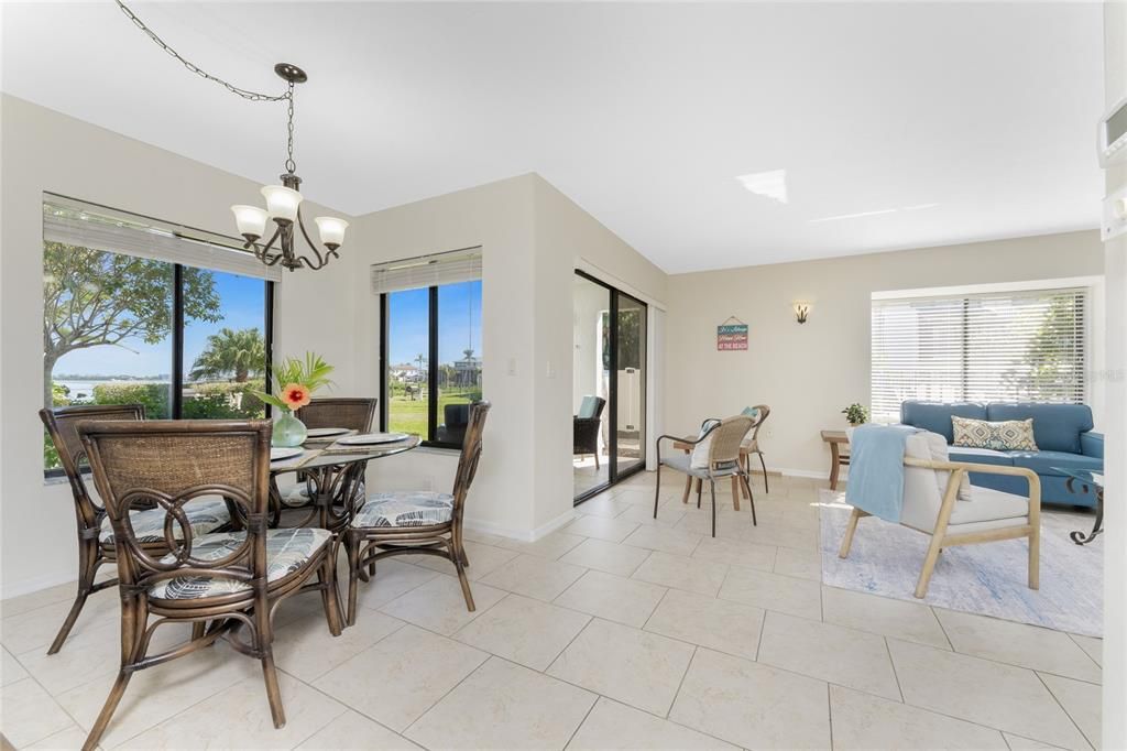 待售: $549,000 (2 贝兹, 2 浴室, 1237 平方英尺)