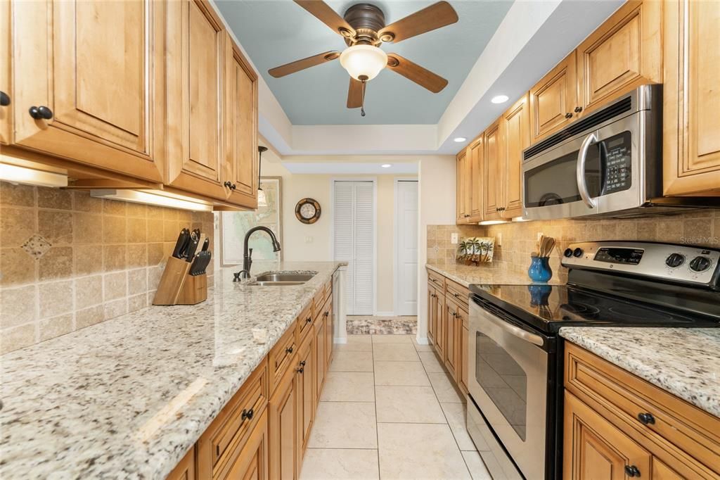 待售: $549,000 (2 贝兹, 2 浴室, 1237 平方英尺)