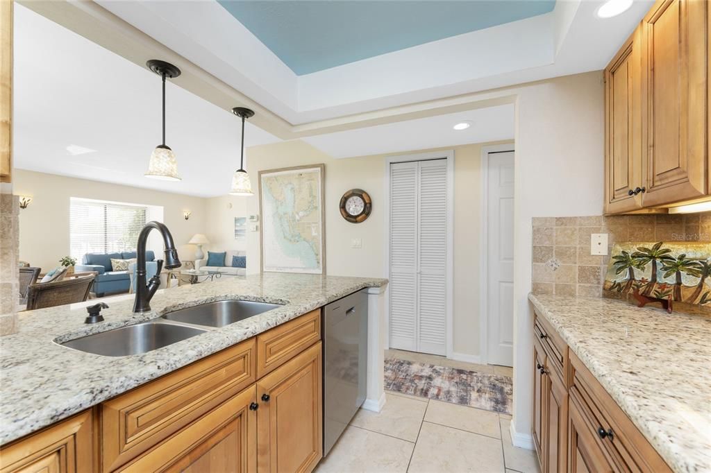 待售: $549,000 (2 贝兹, 2 浴室, 1237 平方英尺)