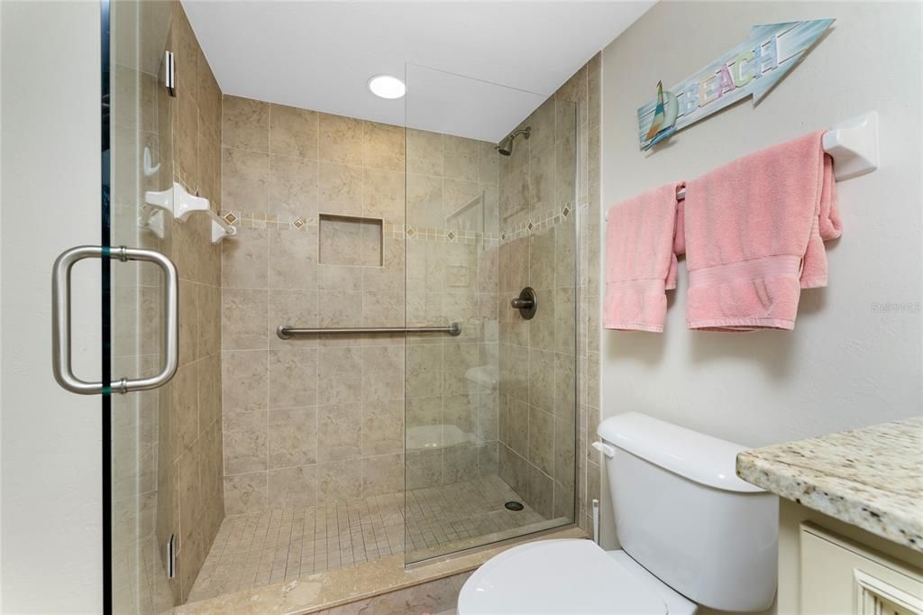 待售: $549,000 (2 贝兹, 2 浴室, 1237 平方英尺)