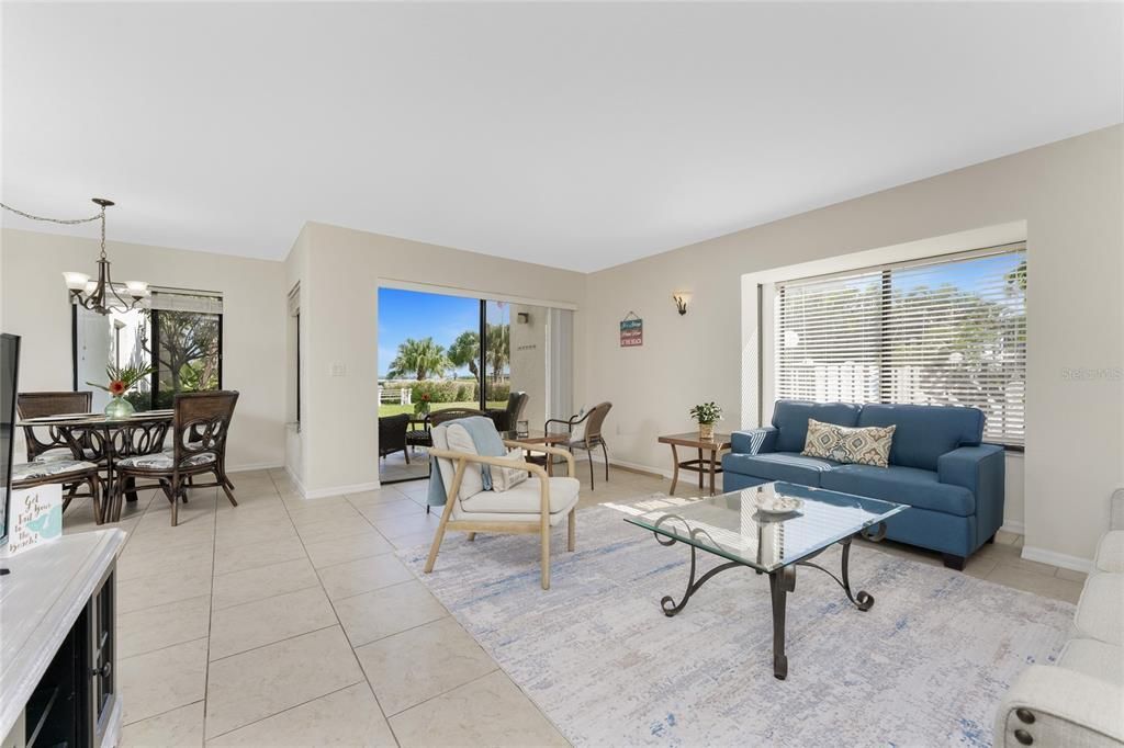 待售: $549,000 (2 贝兹, 2 浴室, 1237 平方英尺)