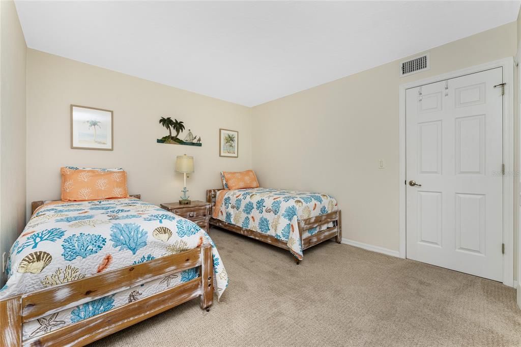 待售: $549,000 (2 贝兹, 2 浴室, 1237 平方英尺)