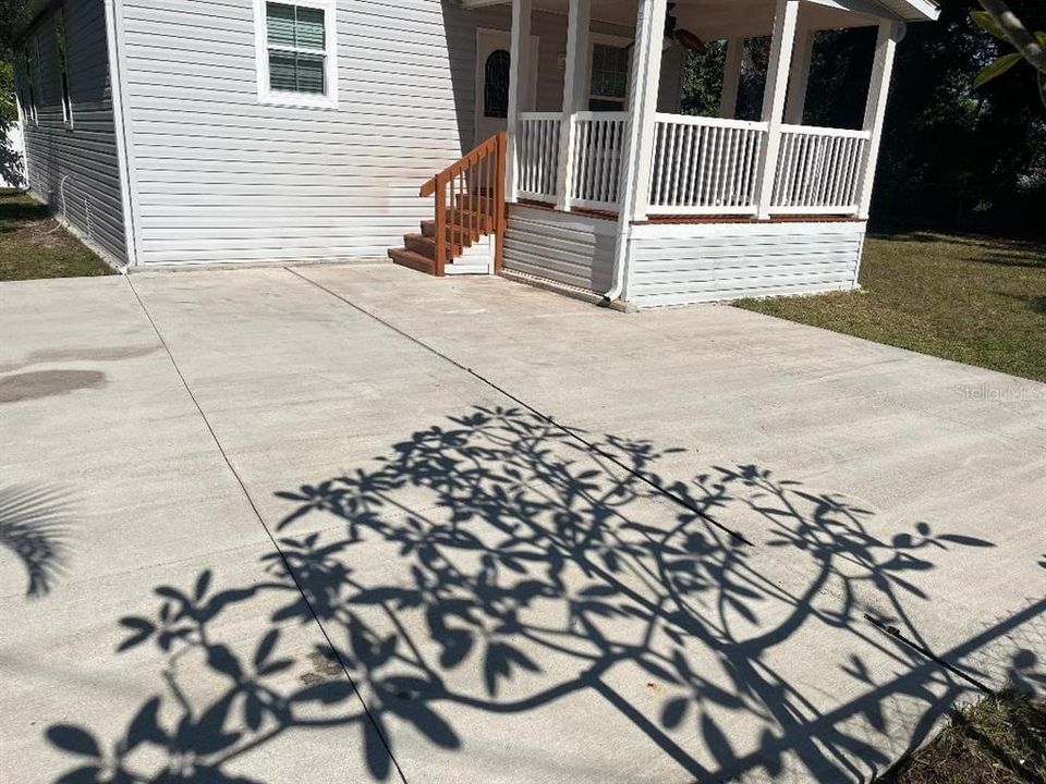 For Rent: $2,300 (3 beds, 2 baths, 1296 Square Feet)