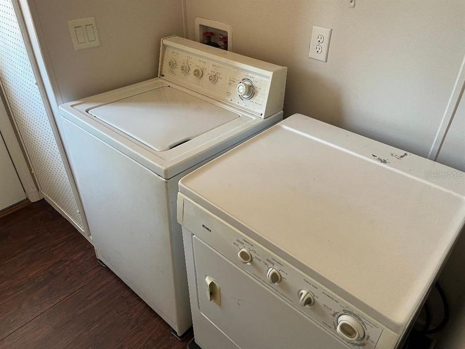 For Rent: $2,300 (3 beds, 2 baths, 1296 Square Feet)