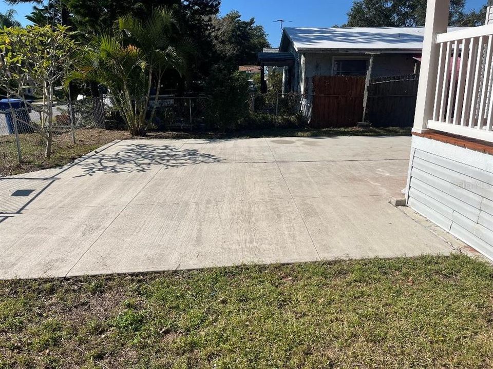 For Rent: $2,300 (3 beds, 2 baths, 1296 Square Feet)