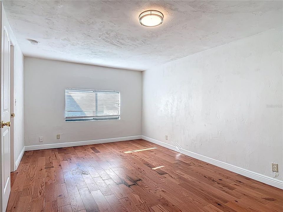 En Venta: $289,500 (4 camas, 3 baños, 1582 Pies cuadrados)