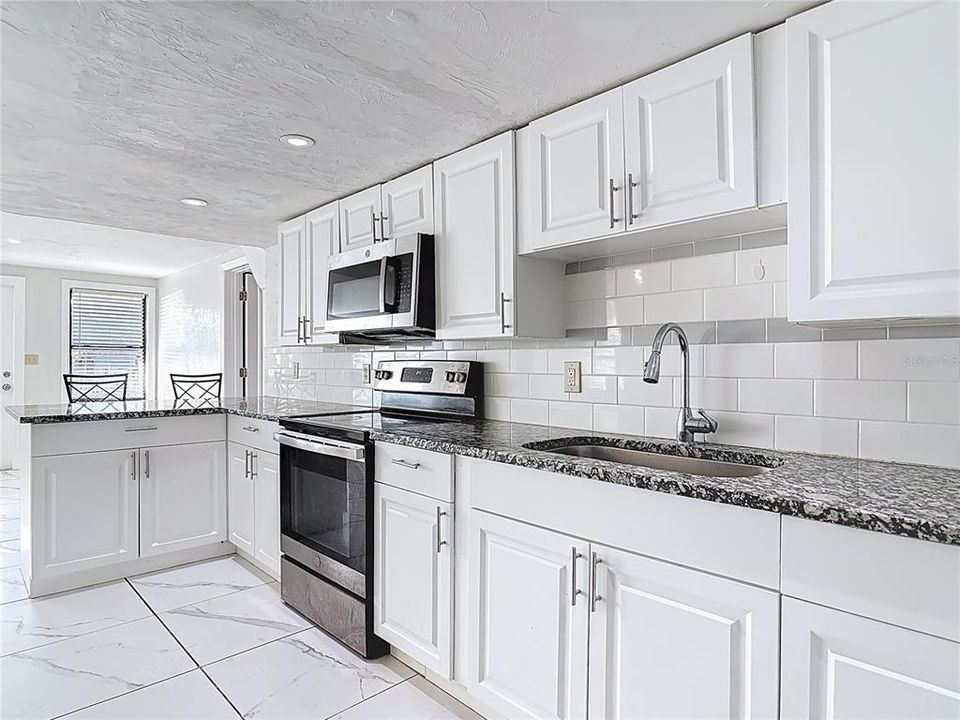 En Venta: $289,500 (4 camas, 3 baños, 1582 Pies cuadrados)