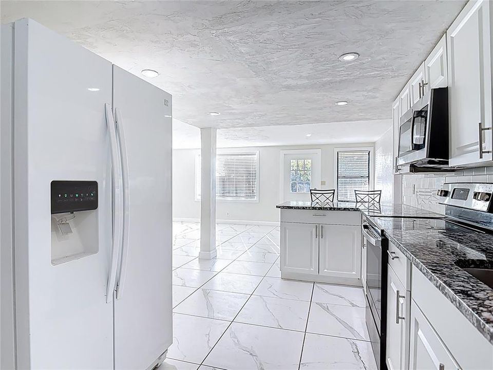 En Venta: $289,500 (4 camas, 3 baños, 1582 Pies cuadrados)