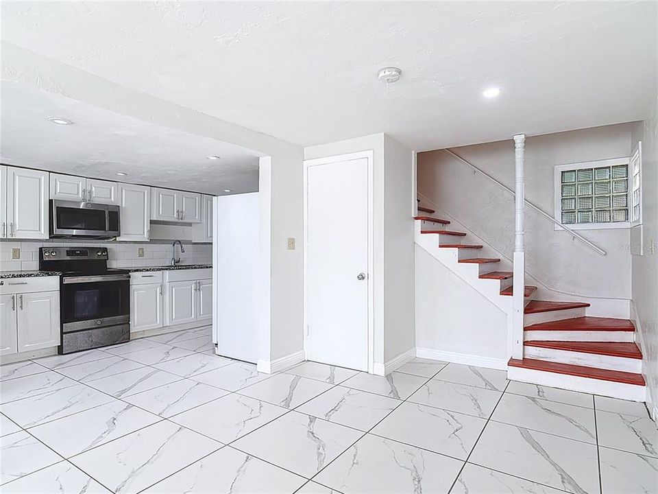 En Venta: $289,500 (4 camas, 3 baños, 1582 Pies cuadrados)