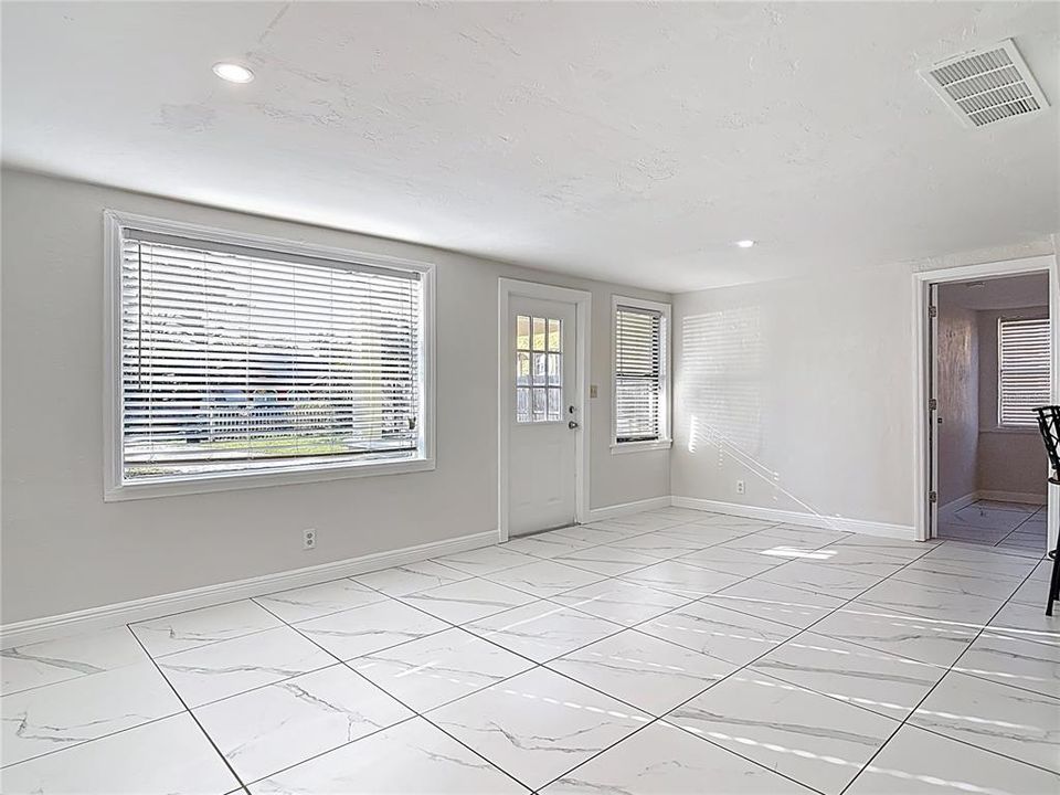 En Venta: $289,500 (4 camas, 3 baños, 1582 Pies cuadrados)