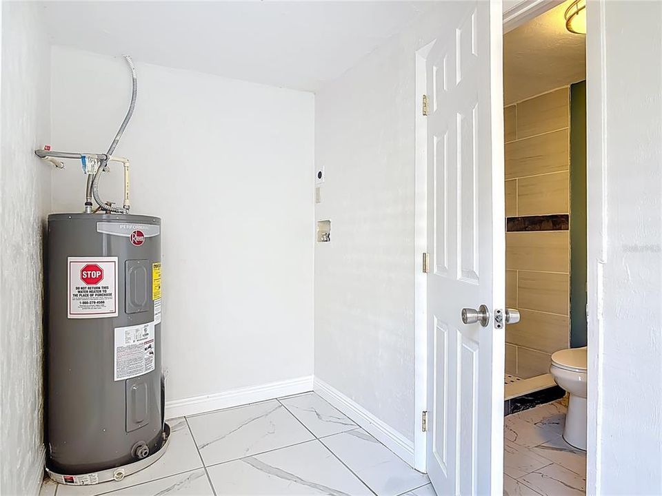 En Venta: $289,500 (4 camas, 3 baños, 1582 Pies cuadrados)