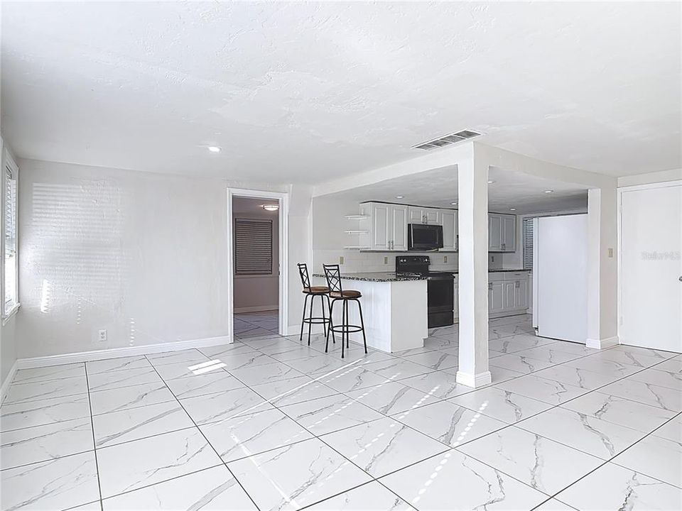 En Venta: $289,500 (4 camas, 3 baños, 1582 Pies cuadrados)