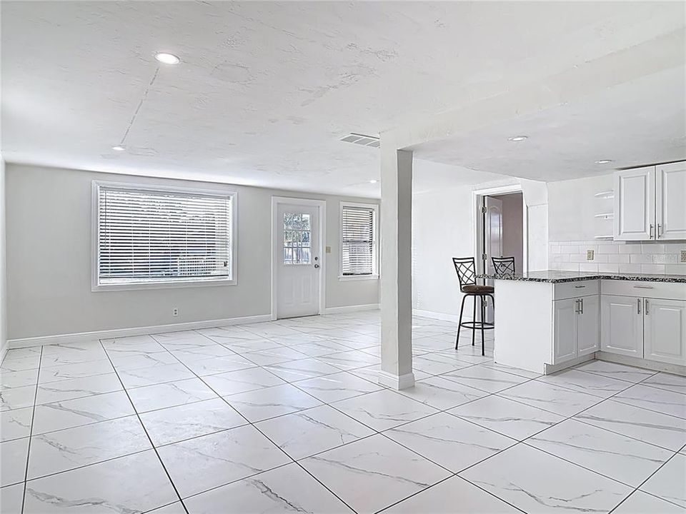 En Venta: $289,500 (4 camas, 3 baños, 1582 Pies cuadrados)