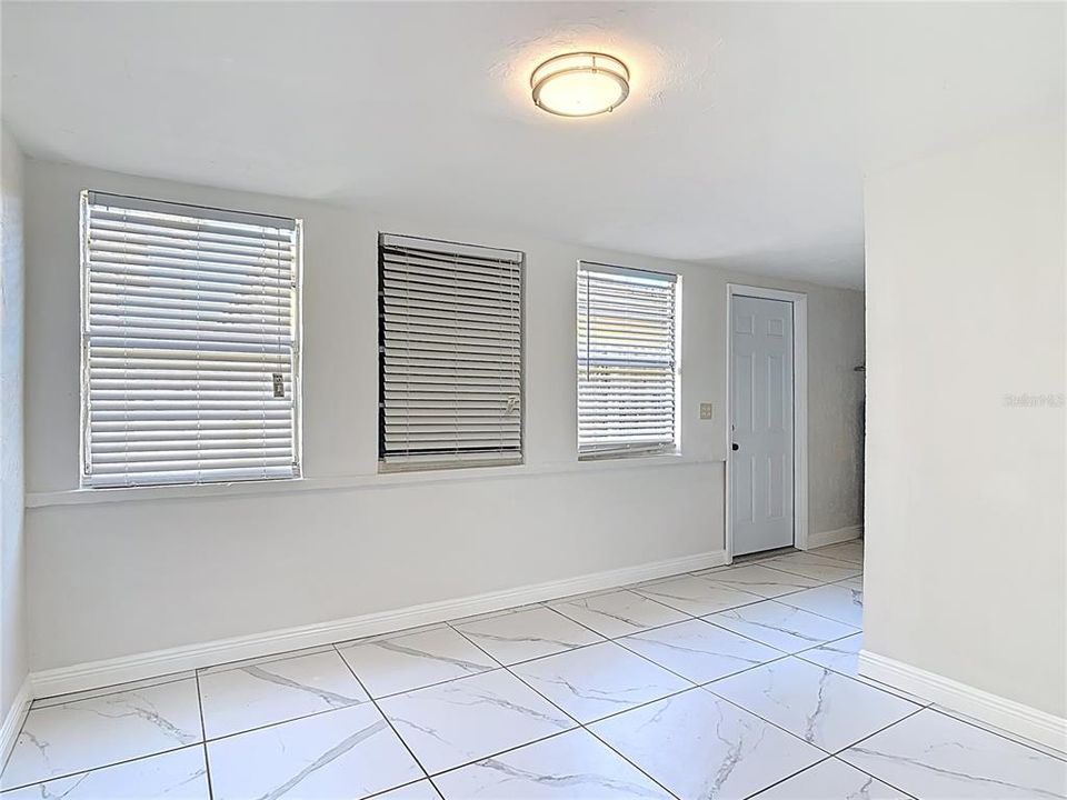 En Venta: $289,500 (4 camas, 3 baños, 1582 Pies cuadrados)