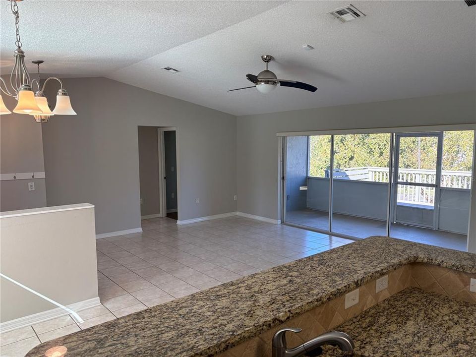 出租: $2,295 (3 贝兹, 2 浴室, 1692 平方英尺)