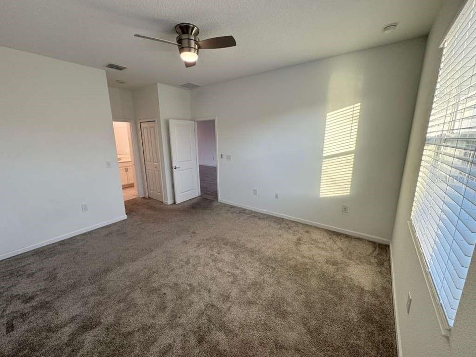 En Renta: $2,400 (4 camas, 3 baños, 2080 Pies cuadrados)