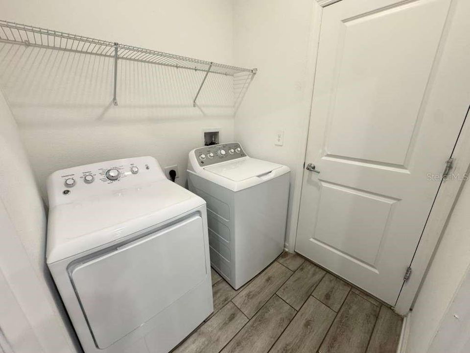 En Renta: $2,400 (4 camas, 3 baños, 2080 Pies cuadrados)