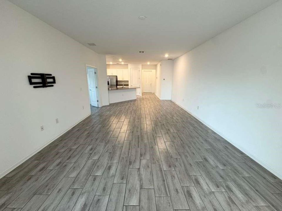 En Renta: $2,400 (4 camas, 3 baños, 2080 Pies cuadrados)