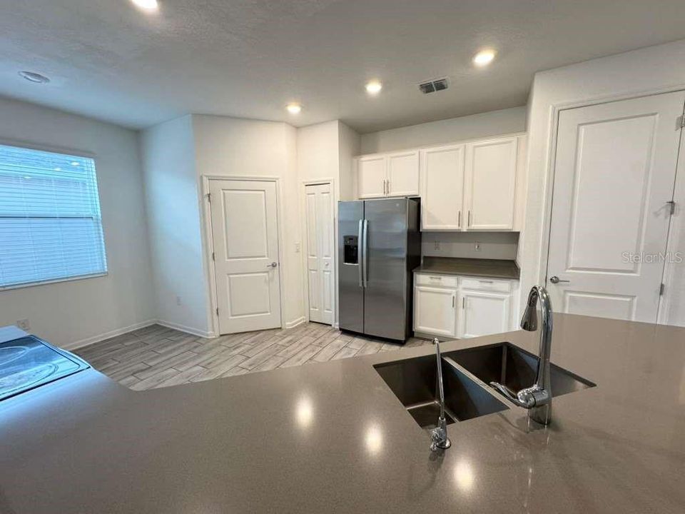 En Renta: $2,400 (4 camas, 3 baños, 2080 Pies cuadrados)