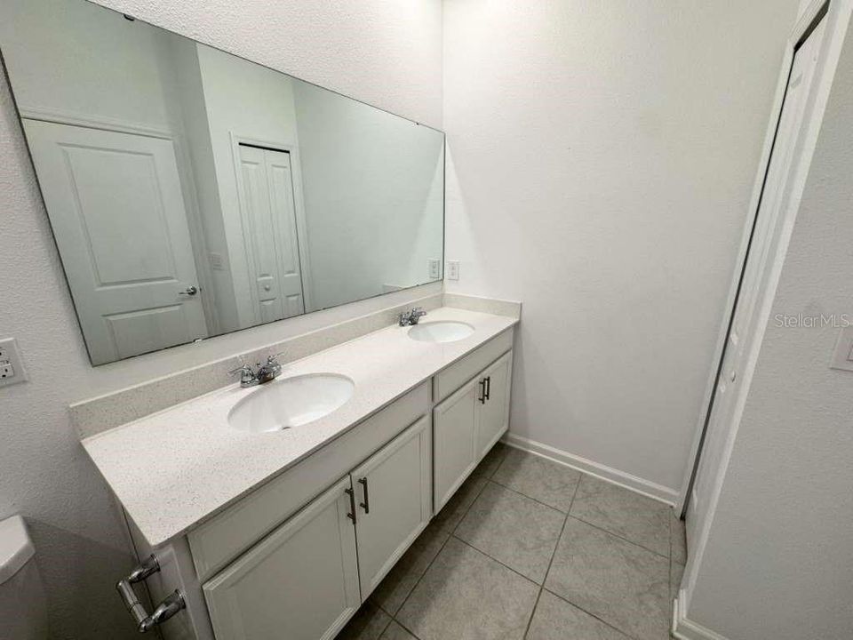 En Renta: $2,400 (4 camas, 3 baños, 2080 Pies cuadrados)