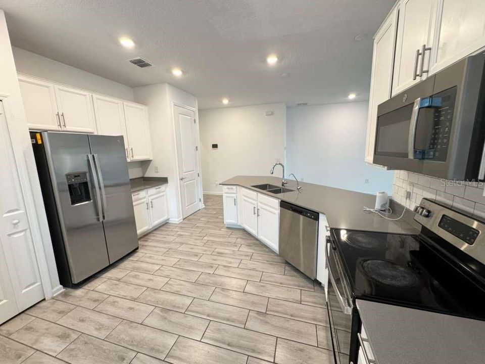 En Renta: $2,400 (4 camas, 3 baños, 2080 Pies cuadrados)