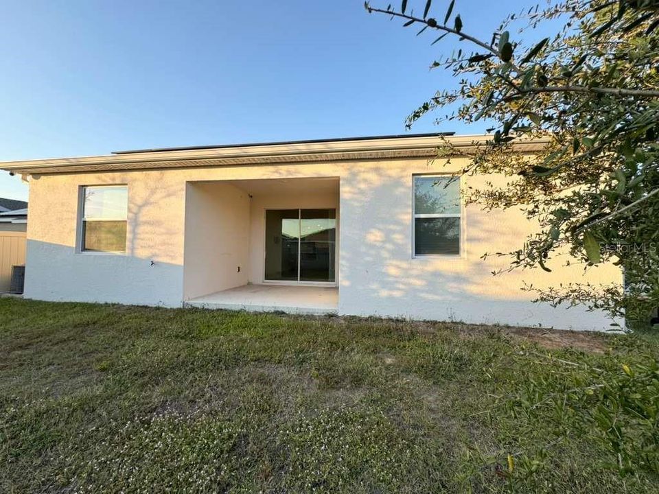 En Renta: $2,400 (4 camas, 3 baños, 2080 Pies cuadrados)