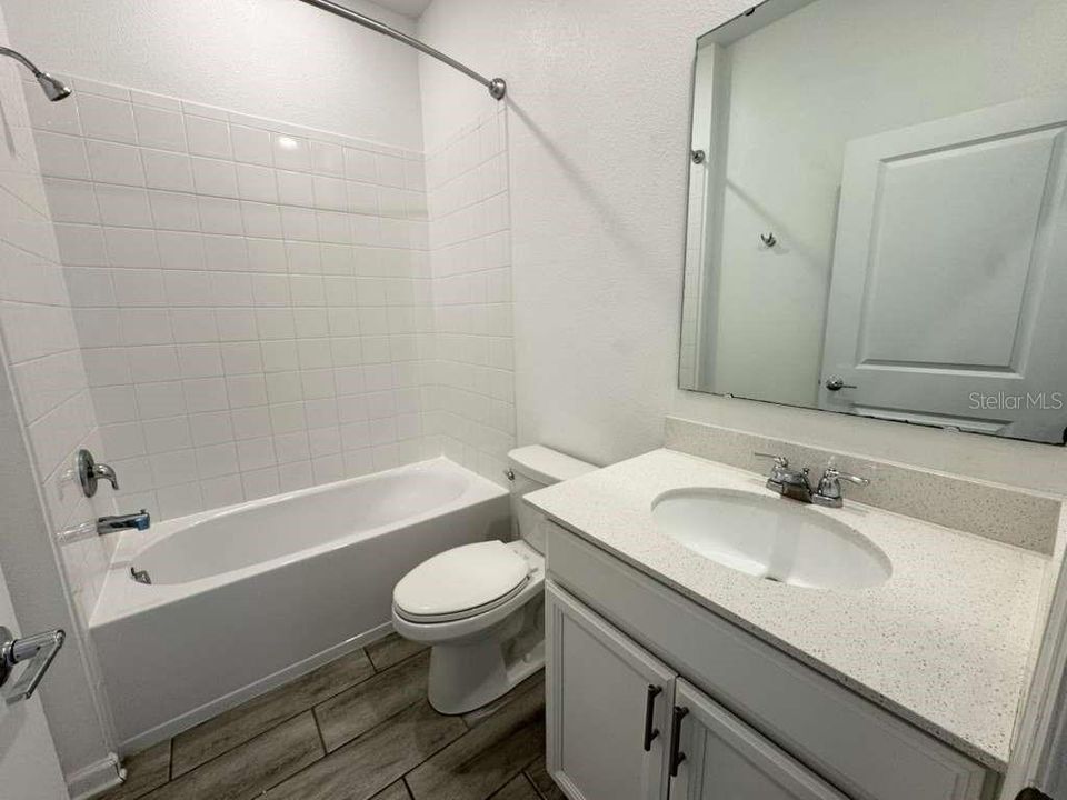 En Renta: $2,400 (4 camas, 3 baños, 2080 Pies cuadrados)