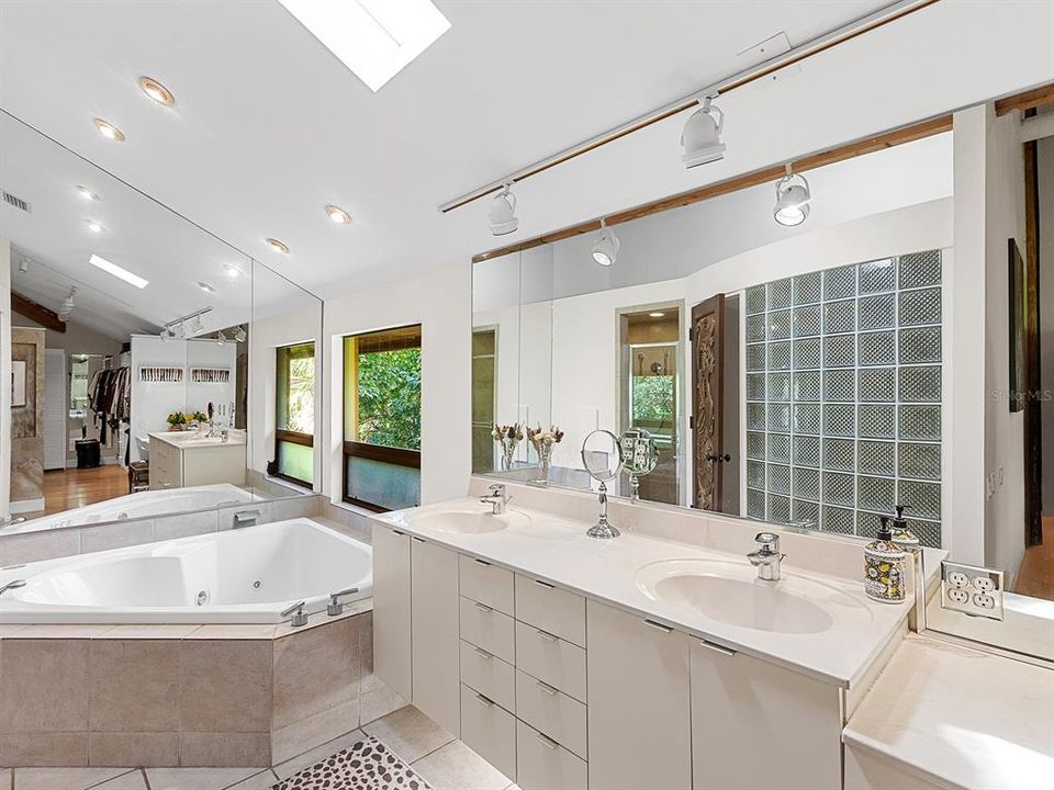 En Venta: $1,498,000 (3 camas, 4 baños, 3308 Pies cuadrados)