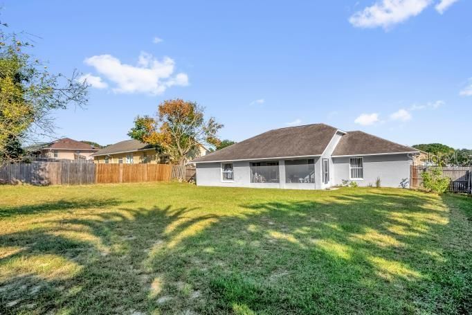 Activo con contrato: $359,000 (3 camas, 2 baños, 1348 Pies cuadrados)