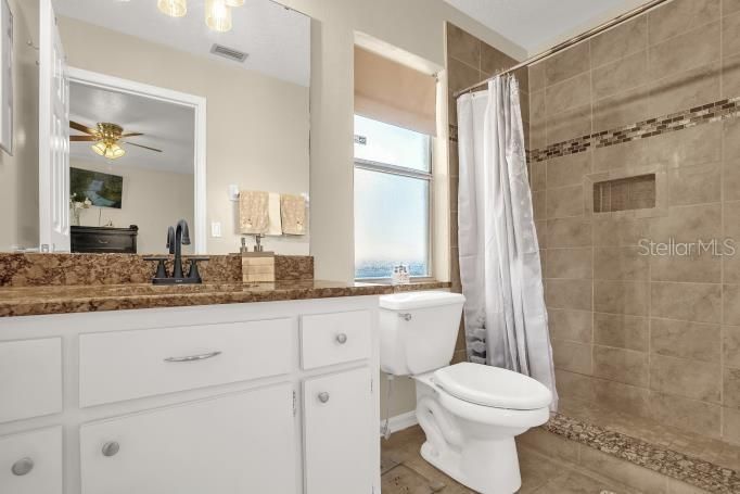 Activo con contrato: $359,000 (3 camas, 2 baños, 1348 Pies cuadrados)