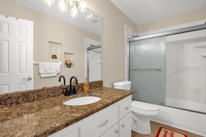 Activo con contrato: $359,000 (3 camas, 2 baños, 1348 Pies cuadrados)