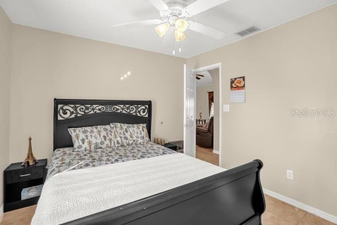 Activo con contrato: $359,000 (3 camas, 2 baños, 1348 Pies cuadrados)